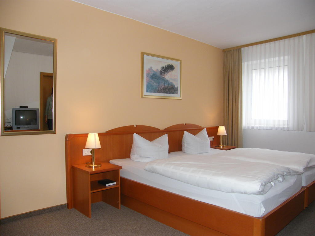 Gasthaus Hotel Pfeifferling Wolfhagen Bilik gambar